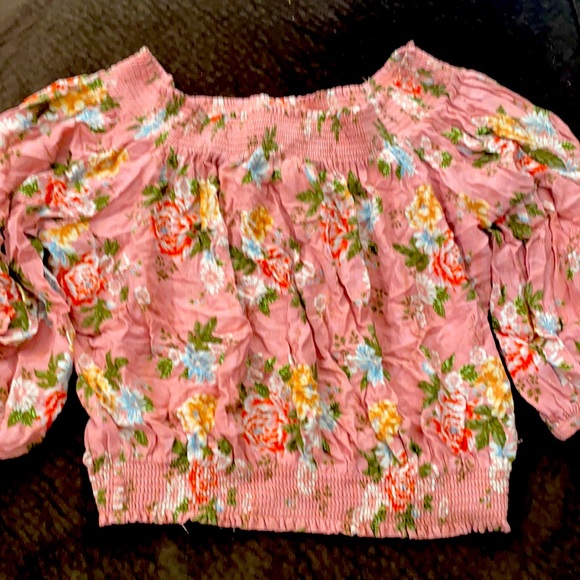 Flower over the shoulder - Picture 1 of 3